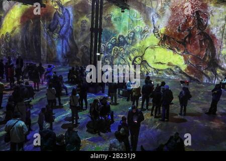 L'ATELIER DES LUMIERES, PARIS PREMIER CENTRE D'ART NUMÉRIQUE Banque D'Images