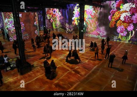 L'ATELIER DES LUMIERES, PARIS PREMIER CENTRE D'ART NUMÉRIQUE Banque D'Images