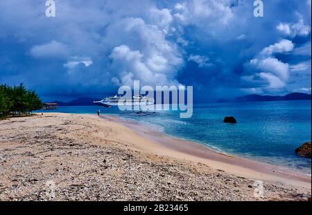 L'île Doini est située au coeur de la baie de Milne, à l'extrémité orientale de la Papouasie-Nouvelle-Guinée. Cette plantation a été initialement sondée par un gouvernement sur Banque D'Images