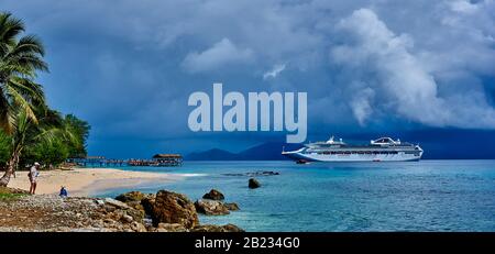 L'île Doini est située au coeur de la baie de Milne, à l'extrémité orientale de la Papouasie-Nouvelle-Guinée. Cette plantation a été initialement sondée par un gouvernement sur Banque D'Images