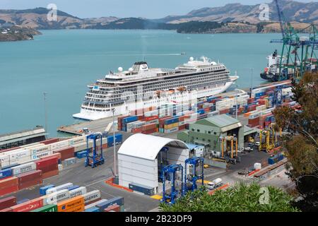 Navire de croisière Orion Viking amarré à Lyttelton Harbour, Lyttelton, péninsule Banks, région de Canterbury, Nouvelle-Zélande Banque D'Images