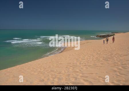 Les Caraïbes rencontrent le désert à Taroa Beach, Punta Gallinas, pointe nord de l'Amérique du Sud, péninsule de Guajira, Colombie Banque D'Images