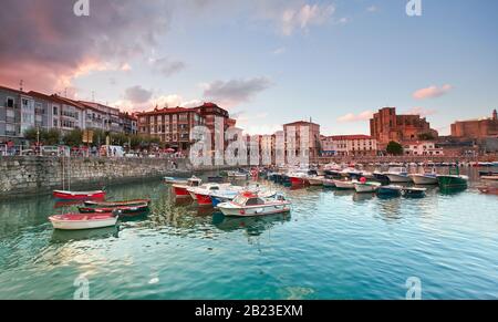 Castro Urdiales. Ancien port. Cantabrie, Espagne Banque D'Images