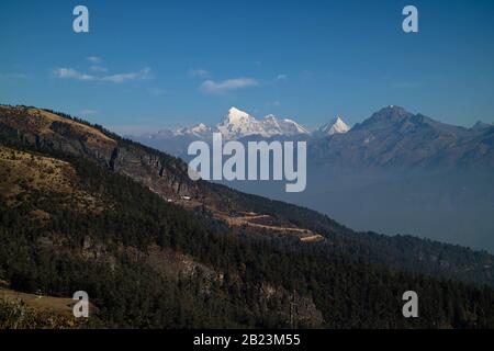 Gangkhar Puensum (pic blanc des Trois frères Spirituels) est la Sainte montagne du Bhoutan. C'est la plus haute montagne non montée (7570 m) sur terre. Banque D'Images