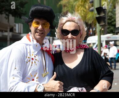 Santa Cruz,Tenerife,29 février 2020,le Carnaval de Santa Cruz de Tenerife continue de se poursuivre malgré la récente flambée de Coronavirus dans le sud de l'île. 250 000 personnes étaient attendues. Les grandes foules ont apprécié la musique, dansant des costumes fabuleux avec toute la ville profitant de l'atmosphère de la fête.Credit: Keith Larby/Alay Live News Banque D'Images