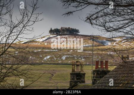 Un intervalle lumineux illumine Kirkcarrion - le célèbre monument de Teesdale dans une vue imprenable depuis Town Head Banque D'Images