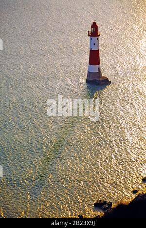 Royaume-Uni. Sussex Est. Beachy Head Lighthouse en mer dans la Manche. Banque D'Images