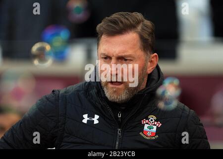 Londres, Royaume-Uni. 29 février 2020. Ralph Hasenhuttl, responsable de Southampton, s'y intéresse. Match de la Premier League, West Ham United contre Southampton au London Stadium, Parc olympique Queen Elizabeth à Londres le samedi 29 février 2020. Cette image ne peut être utilisée qu'à des fins éditoriales. Utilisation éditoriale uniquement, licence requise pour une utilisation commerciale. Aucune utilisation dans les Paris, les jeux ou une seule édition de club/ligue/joueur . pic par Steffan Bowen/Andrew Orchard sports photographie/Alay Live news crédit: Andrew Orchard sports photographie/Alay Live News Banque D'Images