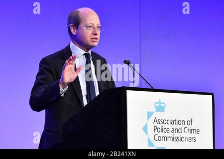 Sir Philip Rutnam, ancien secrétaire permanent du Home Office. S'adresser aux chefs de police lors du sommet de partenariat APCC/NPCC 2020 à Westminster. Banque D'Images