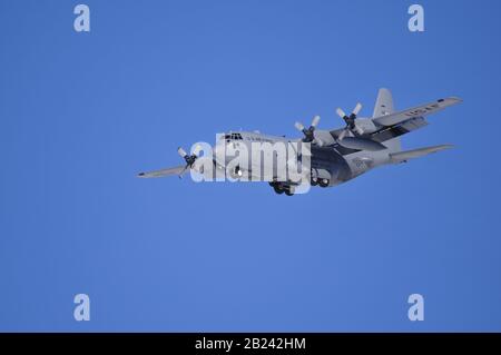 Wyoming Air National Guard C-130 à l'approche de l'aéroport de Laramie Banque D'Images