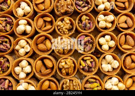 Nid de taureau de Kadayif, (bulbul yuvasi), dessert turc. Banque D'Images