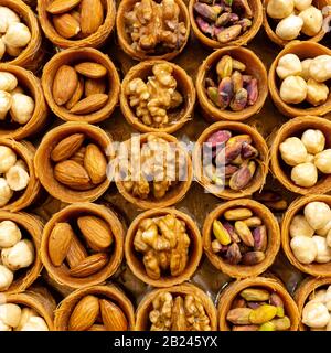 Nid de taureau de Kadayif, (bulbul yuvasi), dessert turc. Banque D'Images