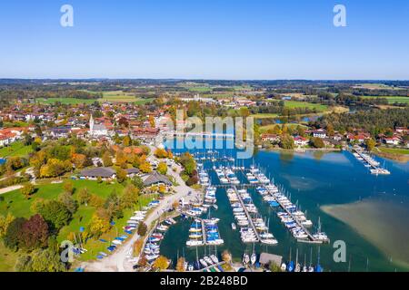 Marina Seebruck, Chiemsee, Chiemgau, Forêt Alpine, Vue Aérienne, Haute-Bavière, Bavière, Allemagne Banque D'Images