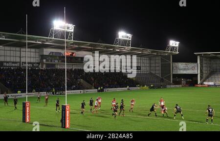 Vue générale de l'action entre Toronto Wolfpack et St Helens lors du match de la Super League Betfred au stade Halliwell Jones, Warrington. Banque D'Images