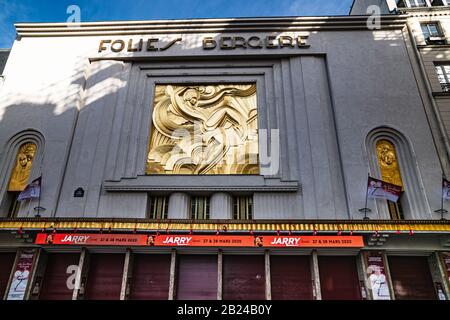Le Folies Bergère, une salle de musique de cabaret, située à Paris, en France. Situé au 32 rue Richer dans le 9ème Arrondissement Banque D'Images