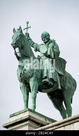 Statue du roi Saint Louis IX à la basilique du Sacré-coeur de Paris (Sacré-coeur), Paris, France Banque D'Images