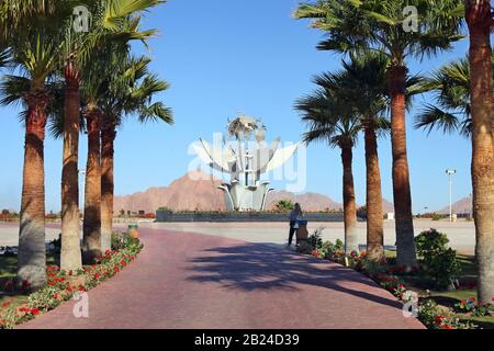 Sharm el Sheikh, Egypte - Detsember 26, 2019: Le monument de la place de la paix est inscrit dans le Livre Guinness des records Banque D'Images