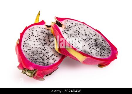 couper les fruits pitahaya isolés sur fond blanc Banque D'Images