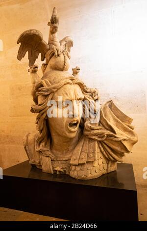 Chef d'une figure de la sculpture de François Rude 'la Marseillaise' (départ des Volontaires) à l'Arc de Triomphe, Paris, France Banque D'Images