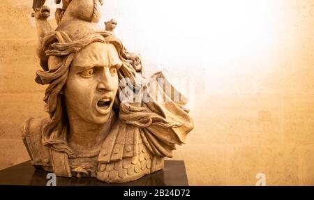 Chef d'une figure de la sculpture de François Rude 'la Marseillaise' (départ des Volontaires) à l'Arc de Triomphe, Paris, France Banque D'Images