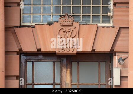 Royal Cypher de George VI au-dessus de l'entrée de Glasgow Telephone Exchange, Telephone House, Glasgow, Écosse, Royaume-Uni Banque D'Images