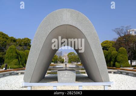 Cénotaphe pour Les Victimes de bombes atomiques (Monument commémoratif d'Hiroshima, Ville de la paix) Banque D'Images