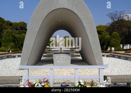 Cénotaphe pour Les Victimes de bombes atomiques (Monument commémoratif d'Hiroshima, Ville de la paix) Banque D'Images