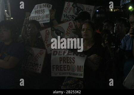 Quezon City, Philippines. 28 février 2020. Célébrités, employés de l'ABS-CBN et différents groupes militants se sont joints au rallye de prière appelant au renouvellement de la franchise ABS-CBN. (Photo De Joseph Dacalanio/Pacific Press) Crédit: Agence De Presse Du Pacifique/Alay Live News Banque D'Images