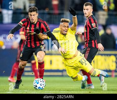 Nashville, États-Unis. 29 février 2020. Atlanta United Fernando Meza (6) et Nashville SC Hany Mukhtar (10) pendant le match de football MLS entre Atlanta United et Nashville SC au stade Nissan le samedi 29 février 2020 à Nashville, TN. Crédit : Cal Sport Media/Alay Live News Banque D'Images