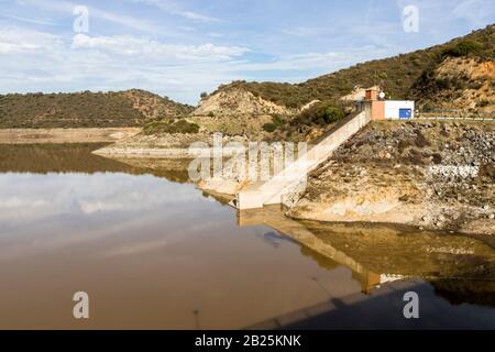 Lora Del Rio, Espagne. Le barrage et le réservoir de José Toran, un réservoir d'eau dans la rivière Guadalbarcar construit en 1992 Banque D'Images