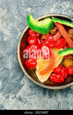 Nourriture saine, mélanger les fruits secs.fruits secs assortis sains sur une assiette.mélange de fruits secs Banque D'Images