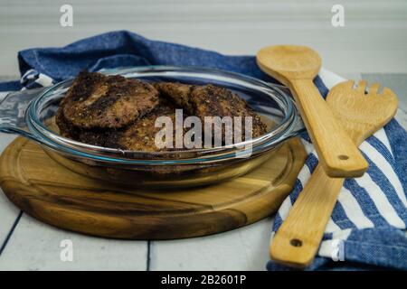 Veaux rosted Foie avec oignons purée de pommes de terre et compote Banque D'Images