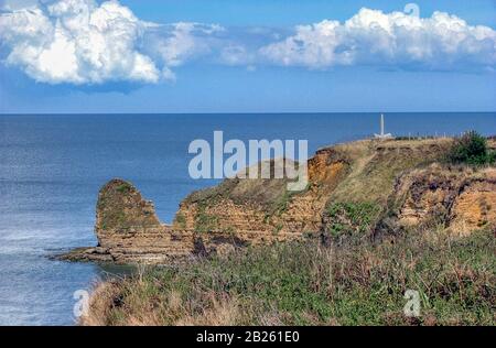 La Pointe du hoc, une falaise sur la côte normande, célèbre pour la bataille de juin 1944 entre les gardes-côtes américains et l'armée allemande Banque D'Images