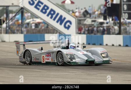 Audi UK Audi R 8 course dans la course 2003 Sebring 12 heures Banque D'Images