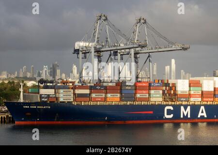 Panama, le port de Balboa et les gratte-ciel de la ville Banque D'Images