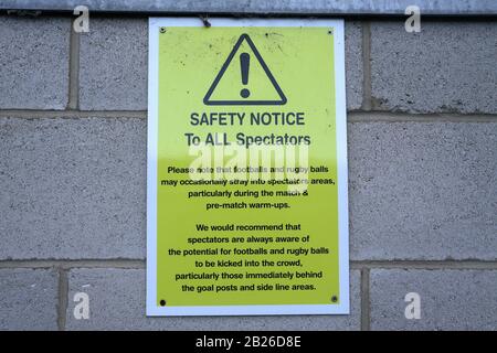 Avis de sécurité avant de lire l'affichage contre Arsenal FC Les femmes Les femmes, Barclays FA Women's Super League Football à Adams Park le 8 décembre 2019 Banque D'Images