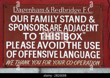 La signalisation de la famille au cours de Dagenham & Redbridge vs Chorley, Vanarama Ligue nationale de football dans le stade de construction Chigwell le 28 septembre Banque D'Images