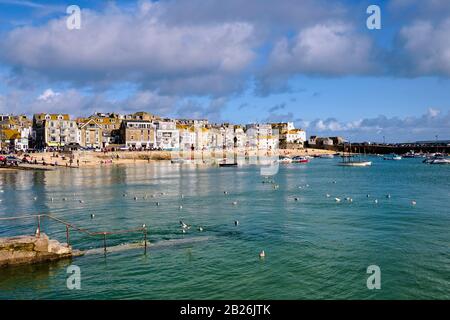 St Ives Cornwall, Sud-Ouest, Royaume-Uni, Cornouailles artistiques, Cornouailles, sable blanc, mers bleues Banque D'Images