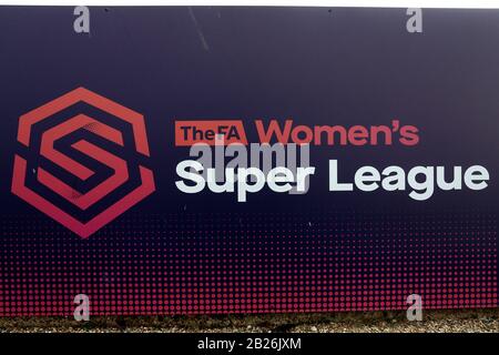 Signalisation FAWSL pendant Arsenal Women vs Brighton & Hove Albion Women, FA Women's Super League Football au Meadow Park le 25 novembre 2018 Banque D'Images