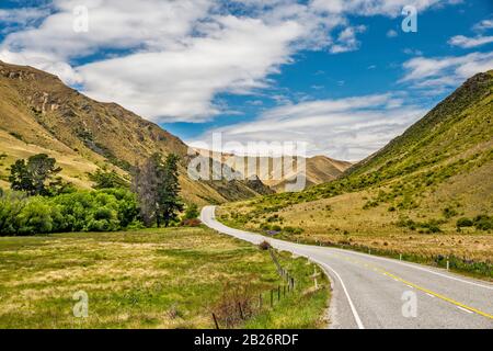 Lindas Pass Road, Pays Sec Près De Lindas Pass, Région D'Otago, Île Du Sud, Nouvelle-Zélande Banque D'Images