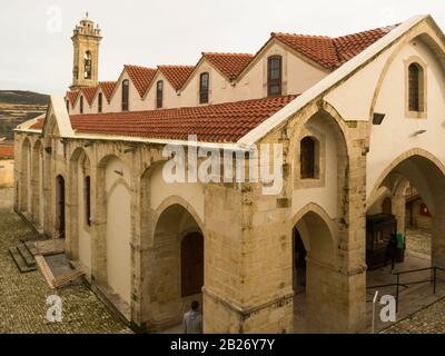 Monastère de Sainte-Croix Église à l'intérieur des murs Oumodos Chypre l'un des monastères les plus anciens et les plus historiques de l'église de l'île de Chypre contient la Grande Croix Banque D'Images