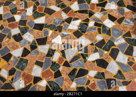 Fond en mosaïque abstrait à partir de pièces en marbre dans la ville de la Valette à Malte Banque D'Images