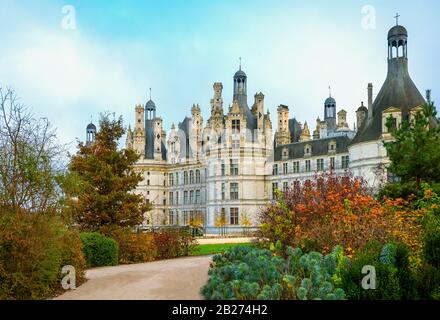 Chambord, France - 14 novembre 2018 : le château de Chambord vu du jardin Banque D'Images