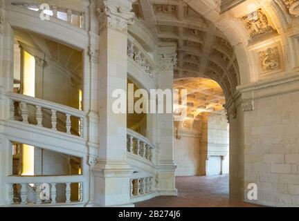 Chambord, France - 14 novembre 2018 : escalier en double hélice du château de Chambord vu du deuxième étage Banque D'Images