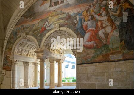 Fontevraud l'Abbaye, France - 13 novembre 2018 : la Maison du Chapitre du cloître principal de l'Abbaye royale, Banque D'Images