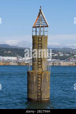 Phare ou balise portuaire sur l'île de Man, Mer d'Irlande, Royaume-Uni Banque D'Images