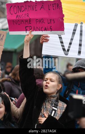 *** STRICTEMENT AUCUNE VENTE AUX MÉDIAS OU AUX ÉDITEURS FRANÇAIS - DROITS RÉSERVÉS ***28 février 2020 - Paris, France: Les féministes françaises protestent contre la nomination du film de Roman Polanski "Un officier et un espion" pour la cérémonie de remise des prix Cesar, qui est souvent décrite comme les Oscars français. La manifestation a eu lieu près de la salle Pleyel, où la cérémonie de César était en cours. Le cinéaste de 87 ans est au milieu d'une controverse après de nouvelles accusations de viols ont vu le jour à la fin de 2019. Manifestation féministe a proximal de la salle Pleyel, ou se deroule la cérémonie des Cesars, pour protester contre l Banque D'Images