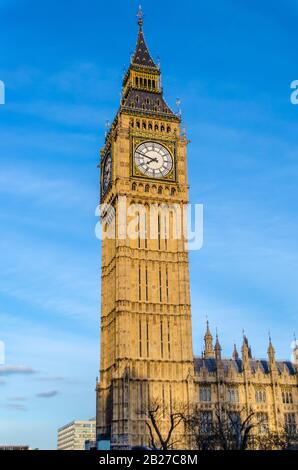 Magnifique Big Ben la nuit à Londres Royaume-Uni. Banque D'Images