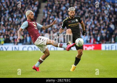 Londres, Royaume-Uni. 01 mars 2020. Douglas Luiz d'Aston Villa et Sergio Aguero de Manchester City lors du match final de la coupe Carabao entre Aston Villa et Manchester City au stade Wembley le 1 mars 2020 à Londres, en Angleterre. (Photo de Paul Chesterton/phcimages.com) crédit : Images PHC/Alay Live News Banque D'Images