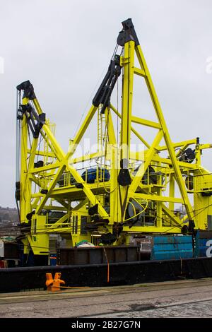 Une partie du bras de poupe du navire néerlandais de recherche sur les pêches, Tridens, a été prise lorsqu'il a été amarré dans le port de Cork le 18 mars 2018 Banque D'Images